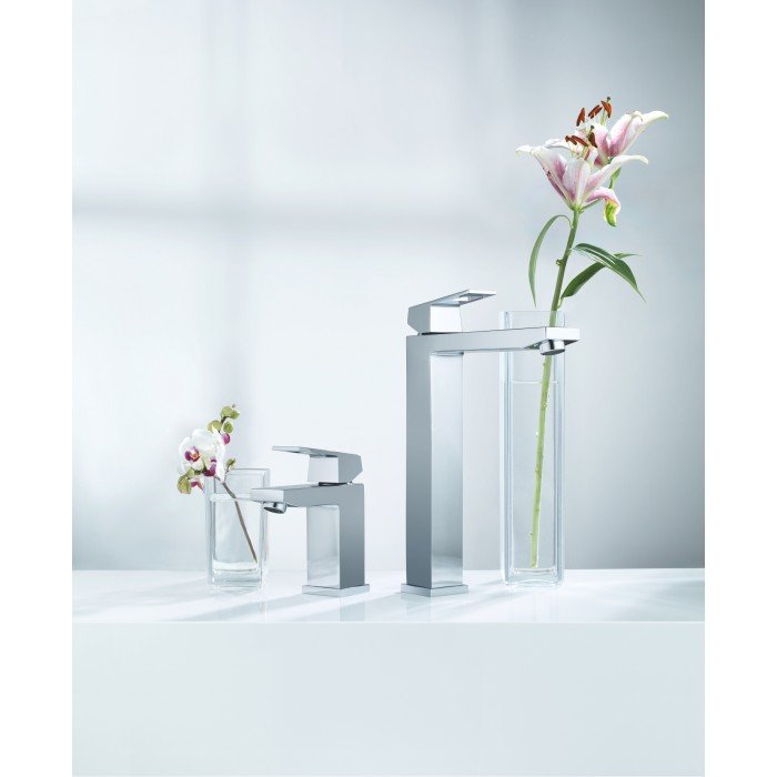 Смеситель на столешницу для раковины XL-размера Grohe Eurocube (23406000) Смеситель на столешницу для раковины XL-размера Grohe Eurocube (23406000)