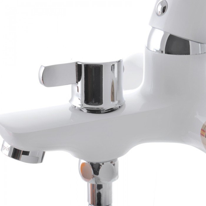 Смеситель для ванны Ibergrif Square M13222W (IB0033) Смеситель для ванны Ibergrif Square M13222W (IB0033)